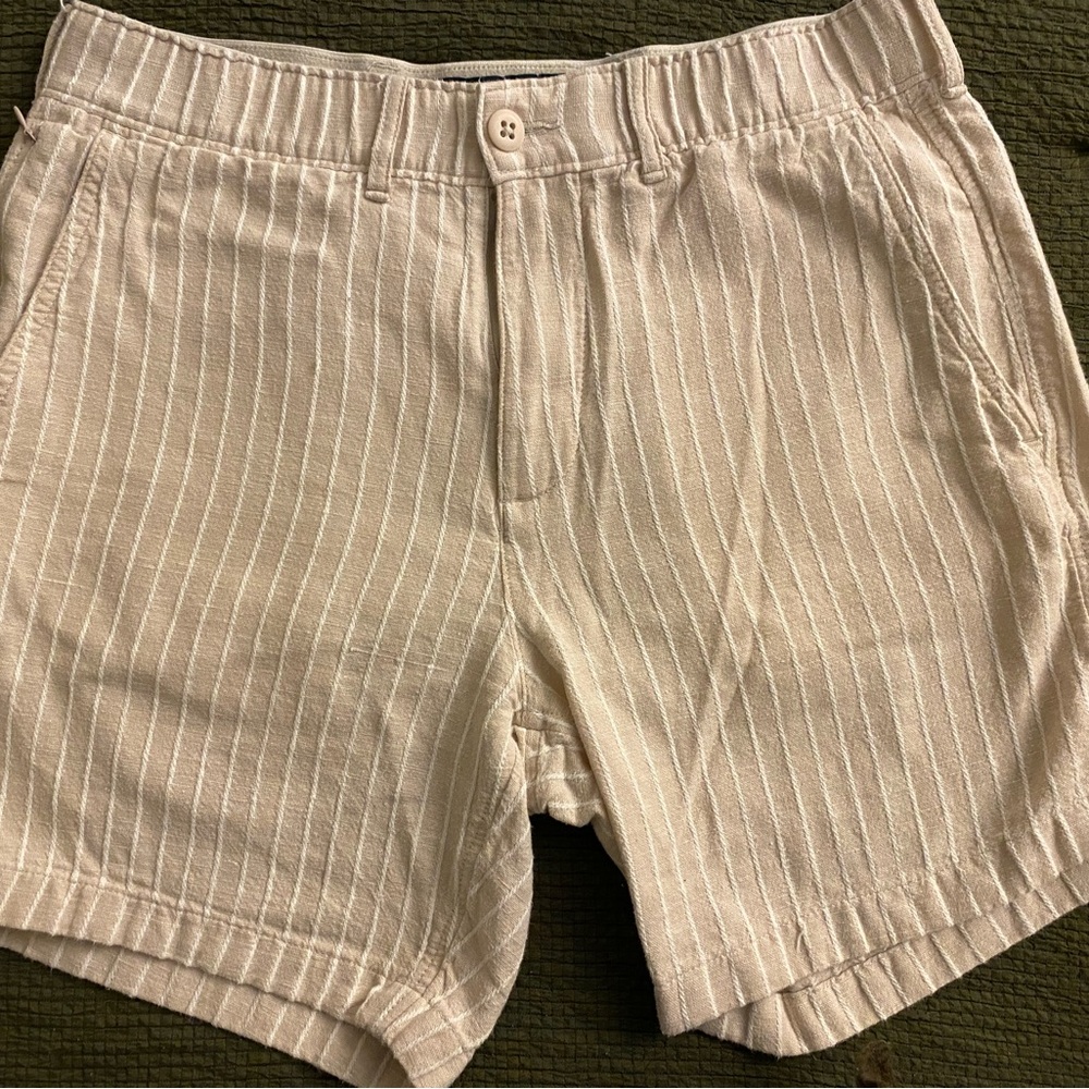 Abercrombie & Fitch 6” shorts